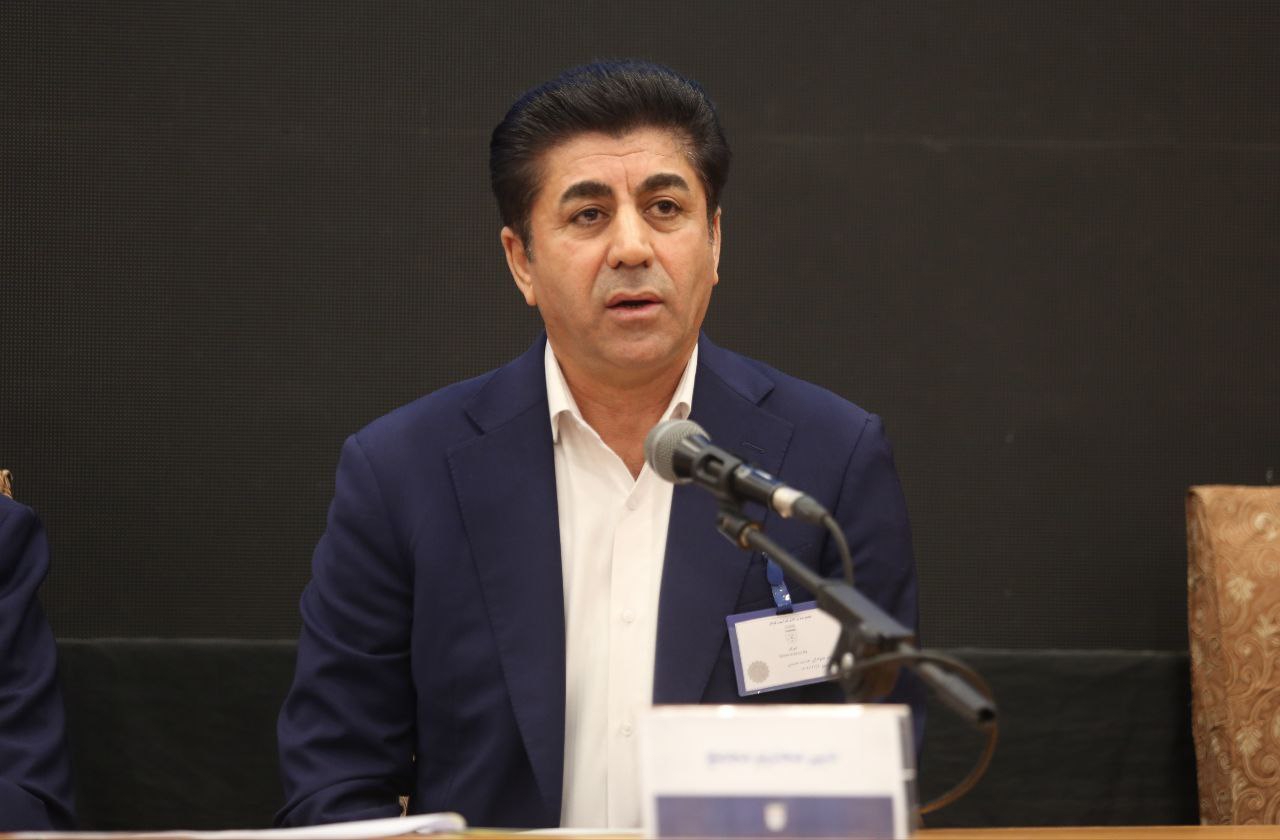 تصویر خبر: ممبینی دوباره بدون ارائه پاسخ محل را ترک کرد