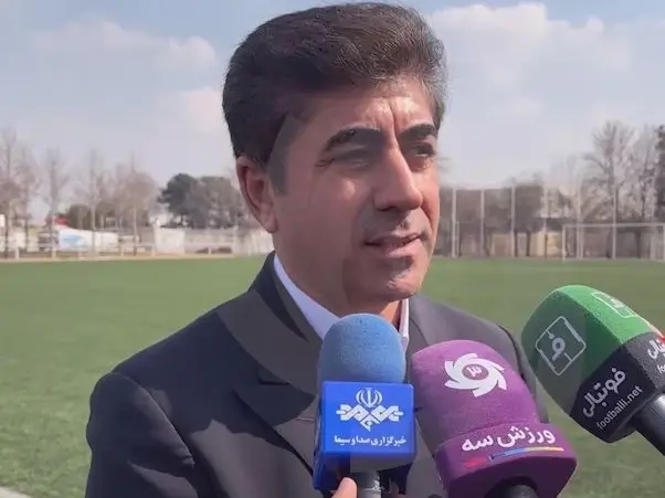 تصویر خبر: فرار دبیرکل فدراسیون فوتبال از دست خبرنگاران!