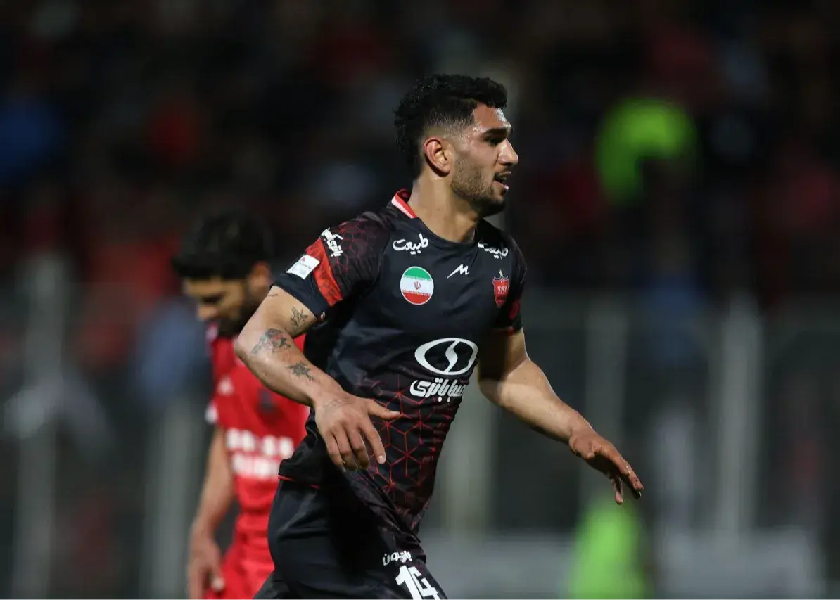 تصویر خبر: شهر بابک علیرضا عنایت زاده را به صورت مستقیم از پرسپولیس خرید