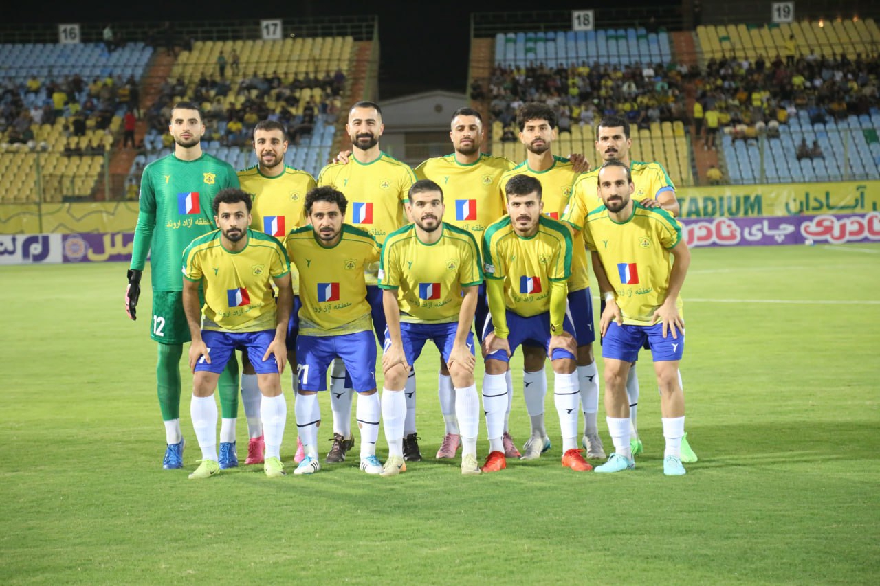 تصویر خبر: آشوب در آبادان: بازیکنان از پشت سر مربی حمایت کردند!