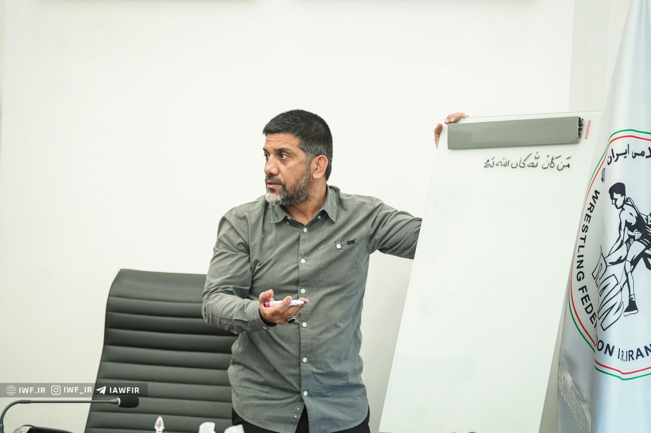 تصویر خبر: علیرضا دبیر: احمد جوان تنها با رعایت یک شرط در تیم ملی باقی می‌ماند