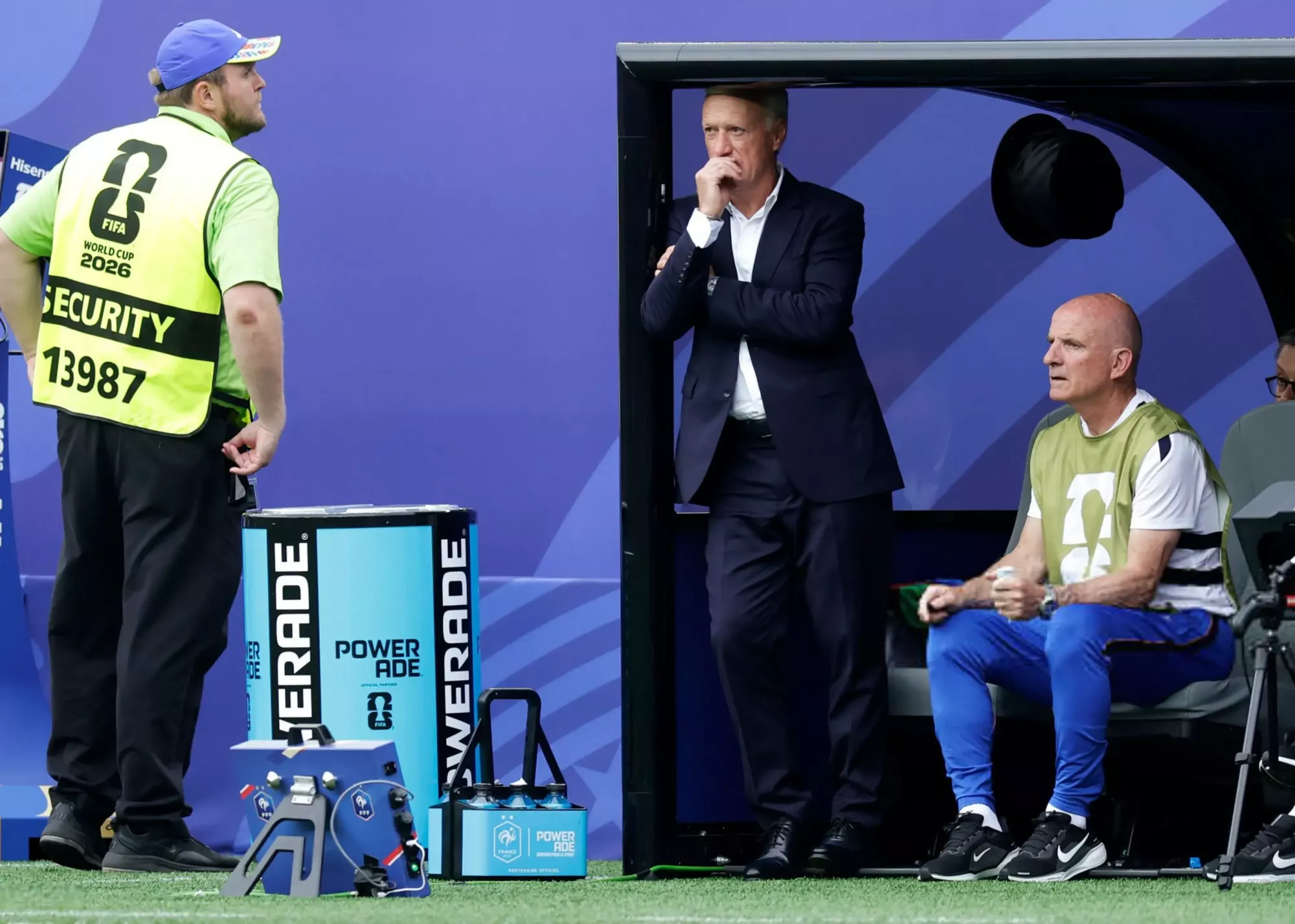 دشان سوگوار شد و راهی فرانسه گردید!