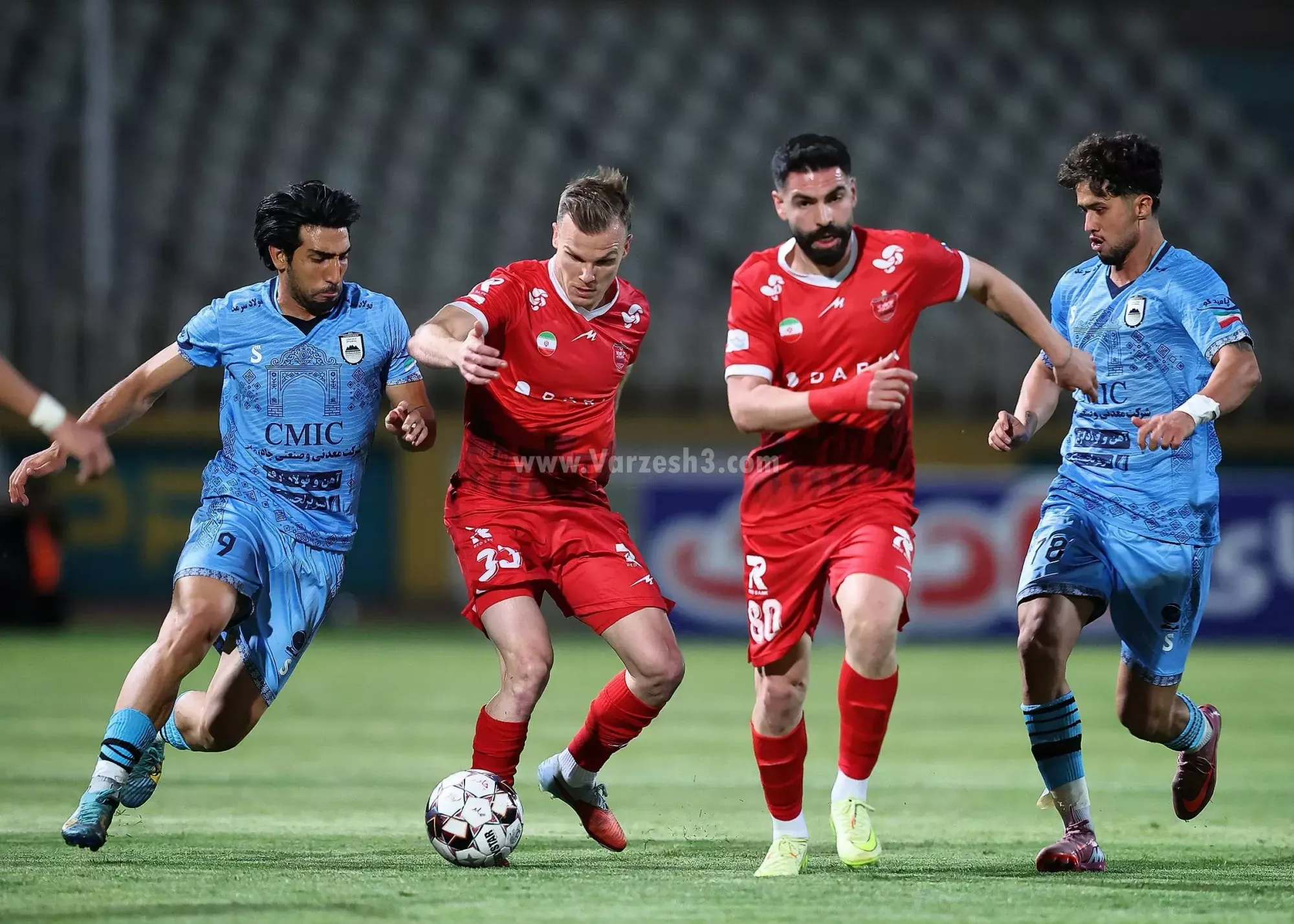 تصویر خبر: آیا پایان همکاری پرسپولیس با مدافع خارجی‌اش در اکباتان فرا رسیده است؟