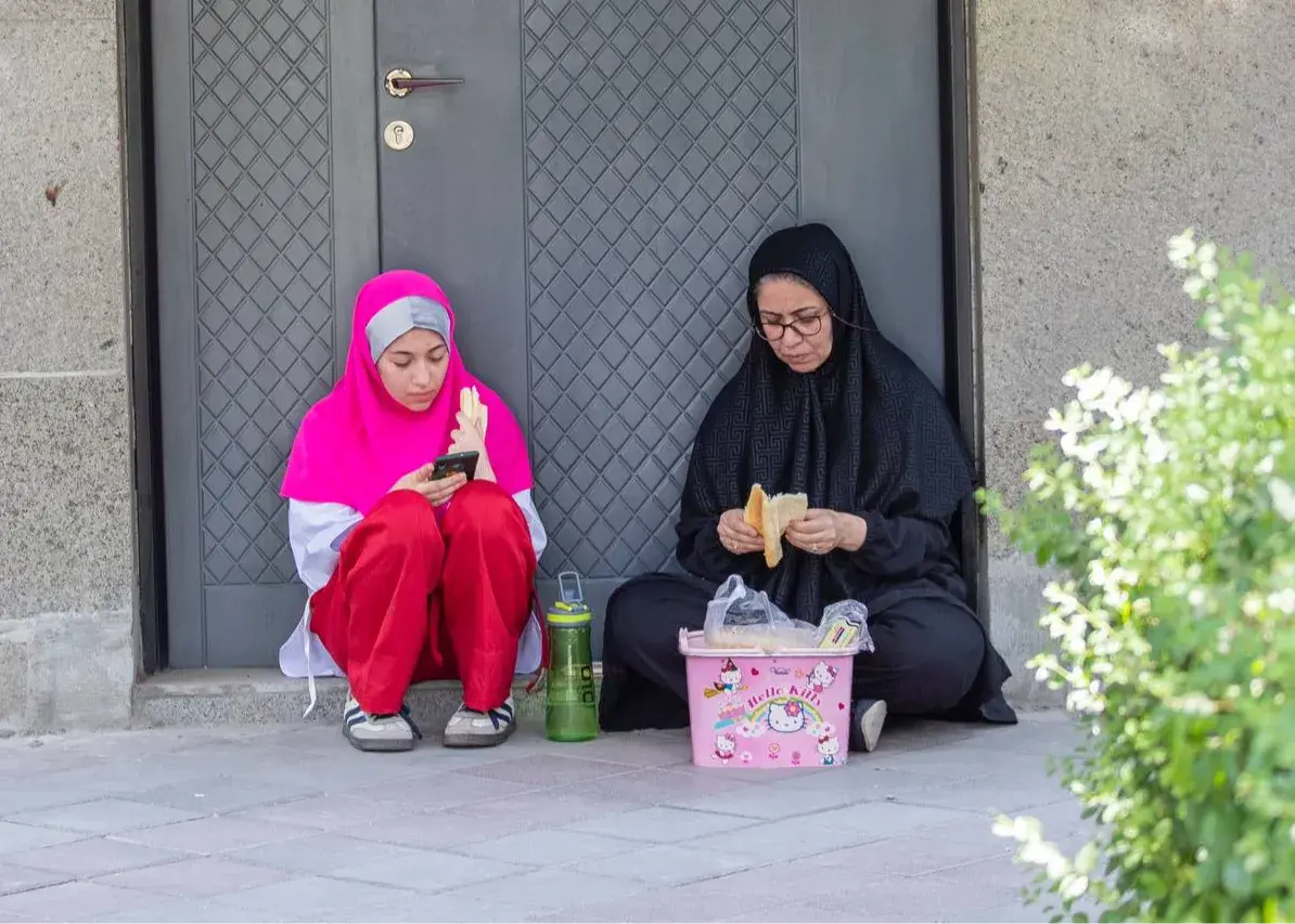تصویر خبر: تلاش برای کسب مدال، زیر آفتاب سوزان خارج از سالن (عکس)