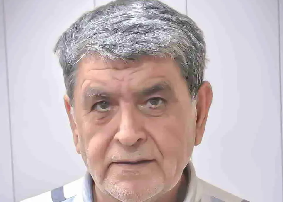 سردار آزمون در سوگ پدرش نشست