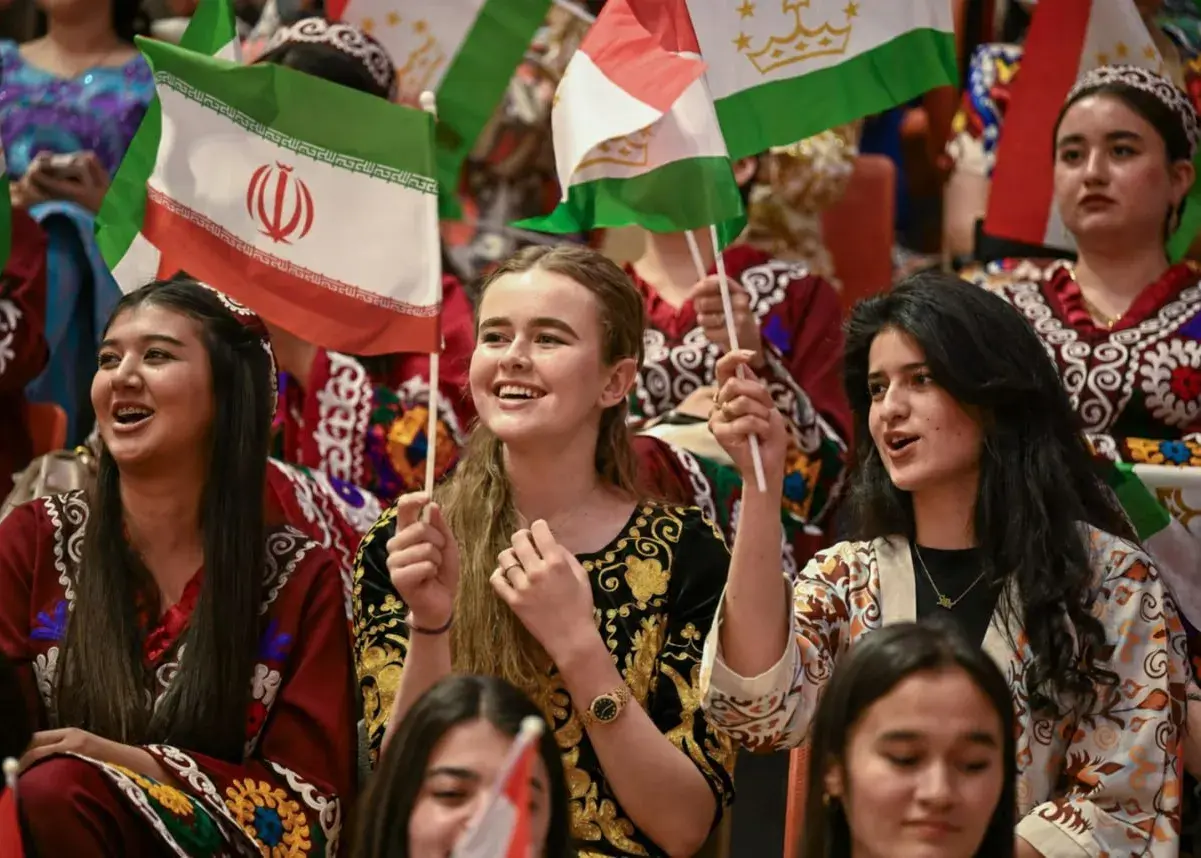 تاجیکستان با فرش قرمز از استقلال استقبال می‌کند