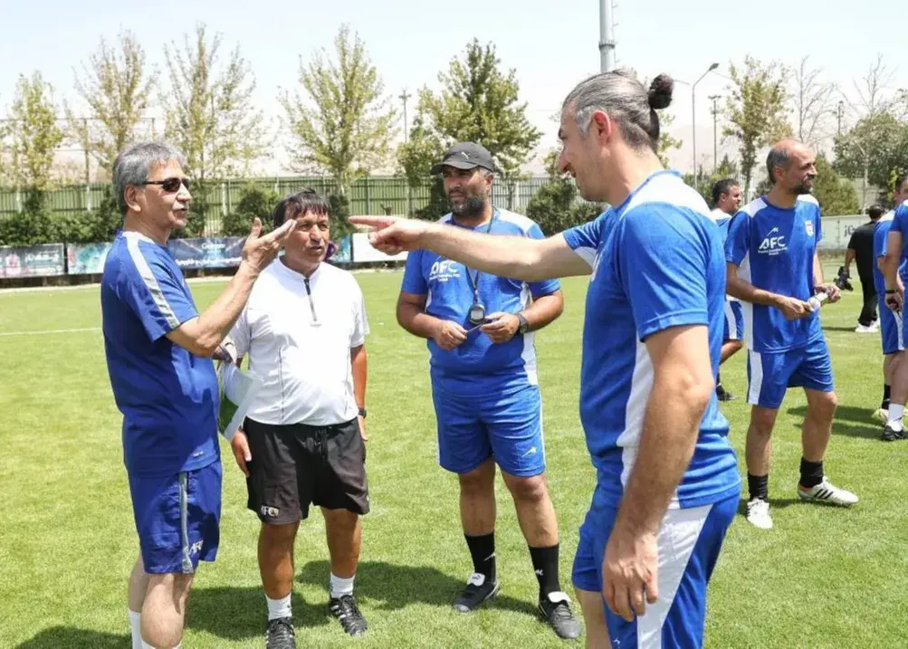 آندو یخ مربیان سرشناس را آب کرد! (عکس)