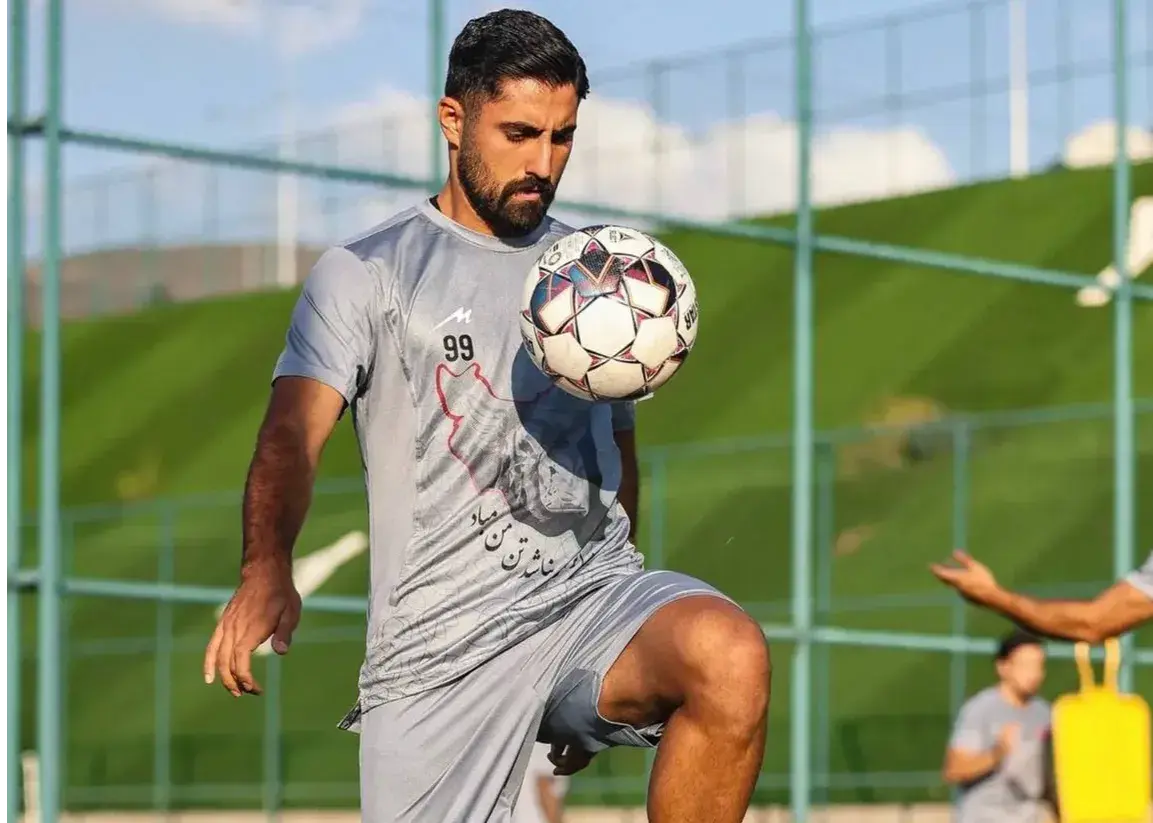 پوشیدن پیراهن شماره ۹۹ توسط آخرین عضو جدید پرسپولیس (عکس)
