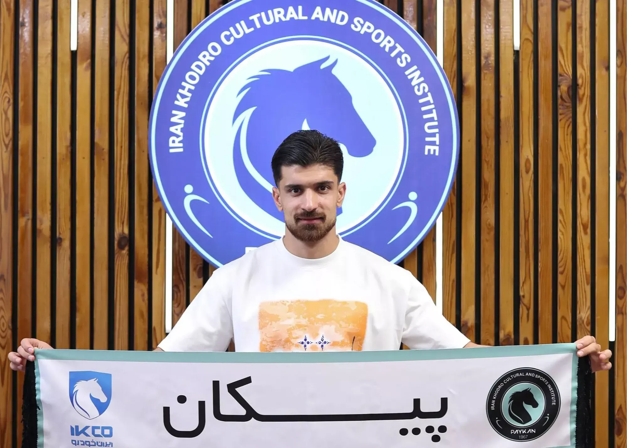 پیوستن وینگر پیشین پرسپولیس به تیم پیکان