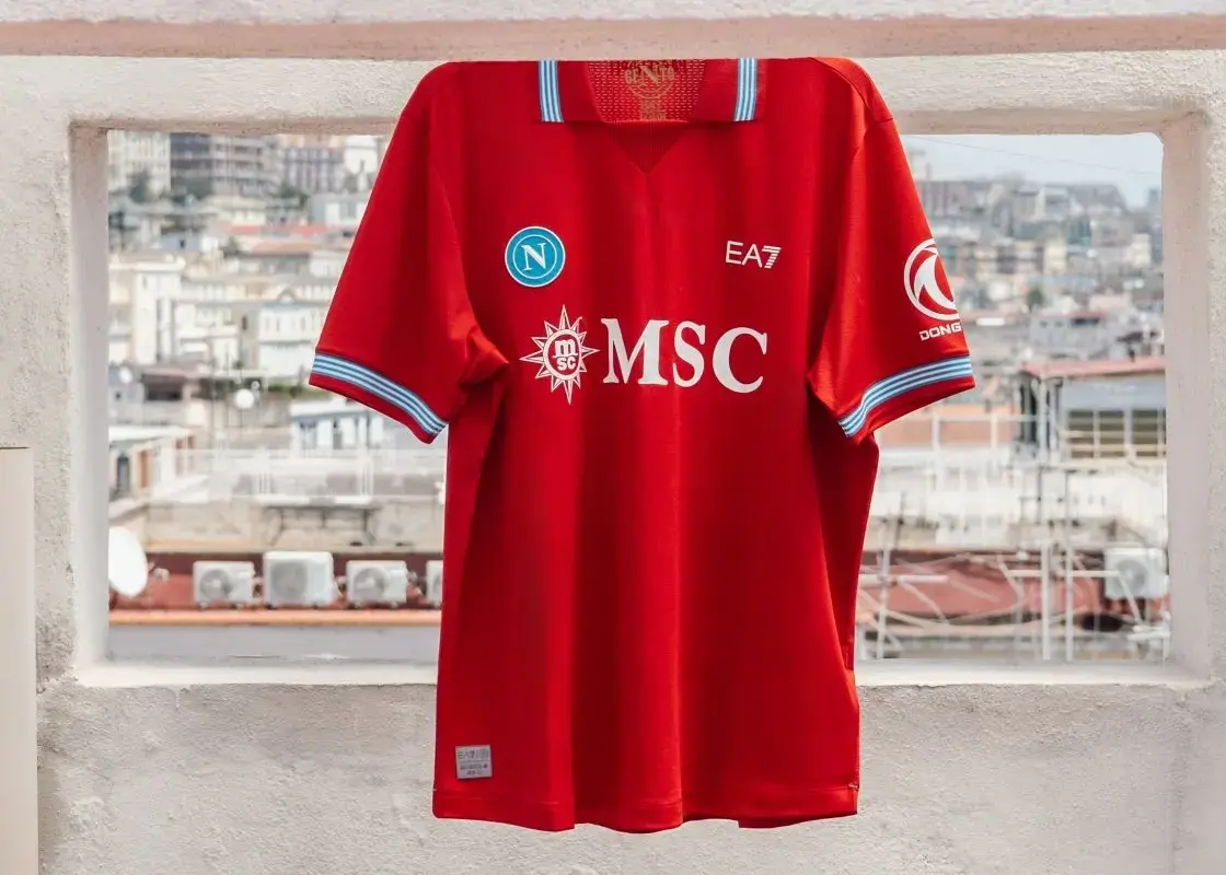 پیراهن ویژه ناپولی با الهام از قهرمانی مارادونا عرضه شد