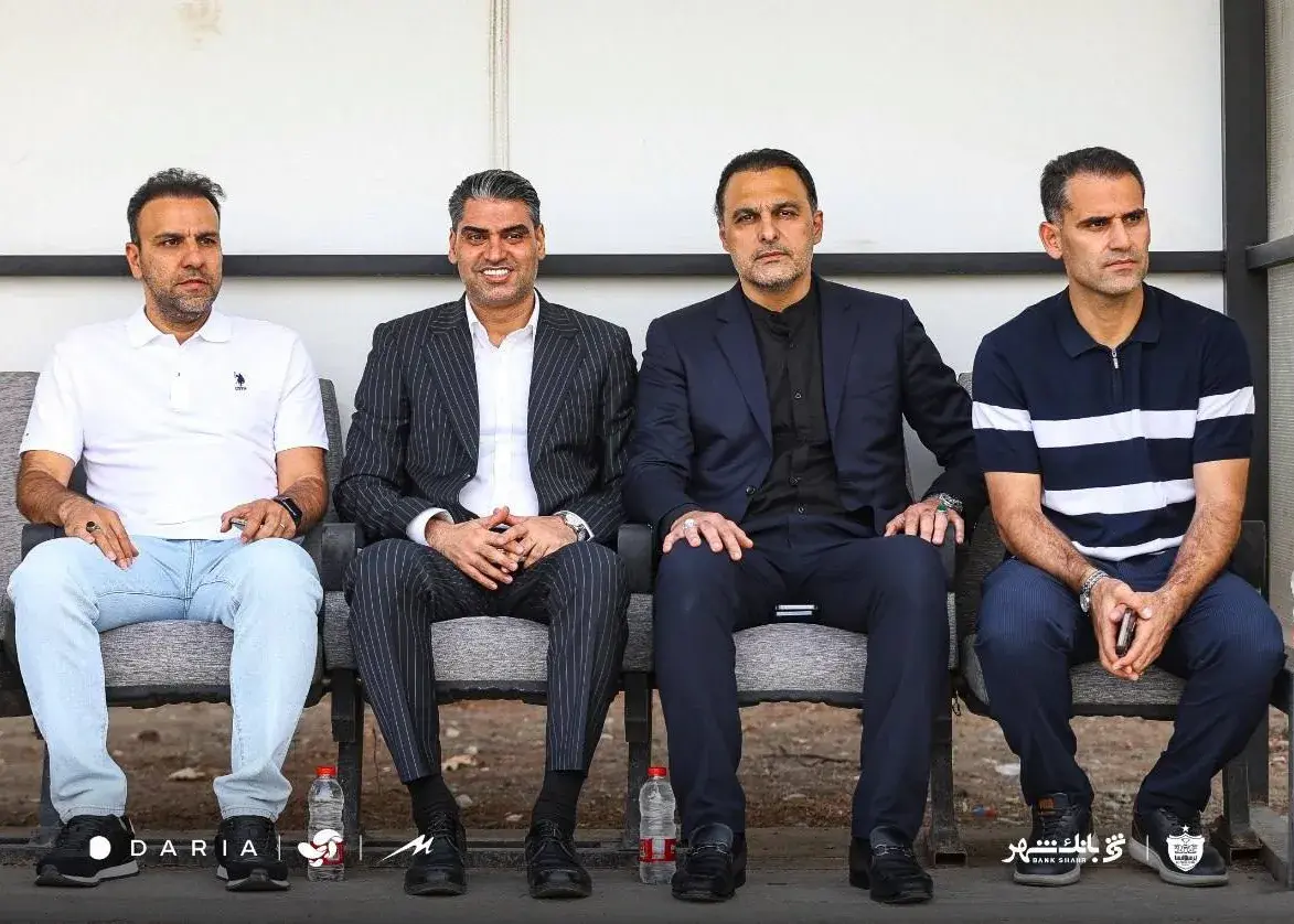 تصویر خبر: دوستی و تعامل مدیران باشگاه در حاشیه بازی پرسپولیس و آلومینیوم اراک