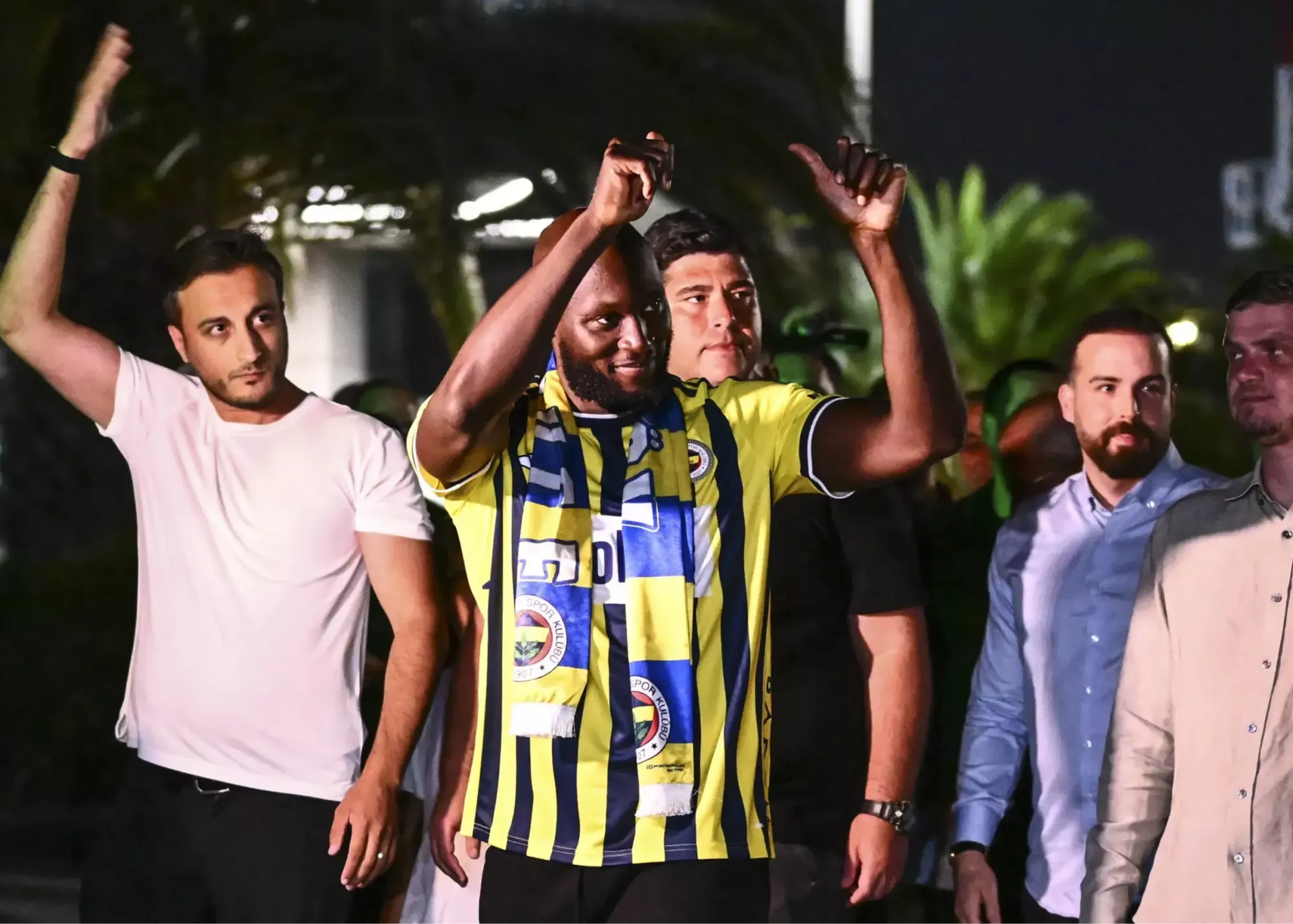 لوکاکو با پرداخت از جیب خود راهی فنرباغچه شد!