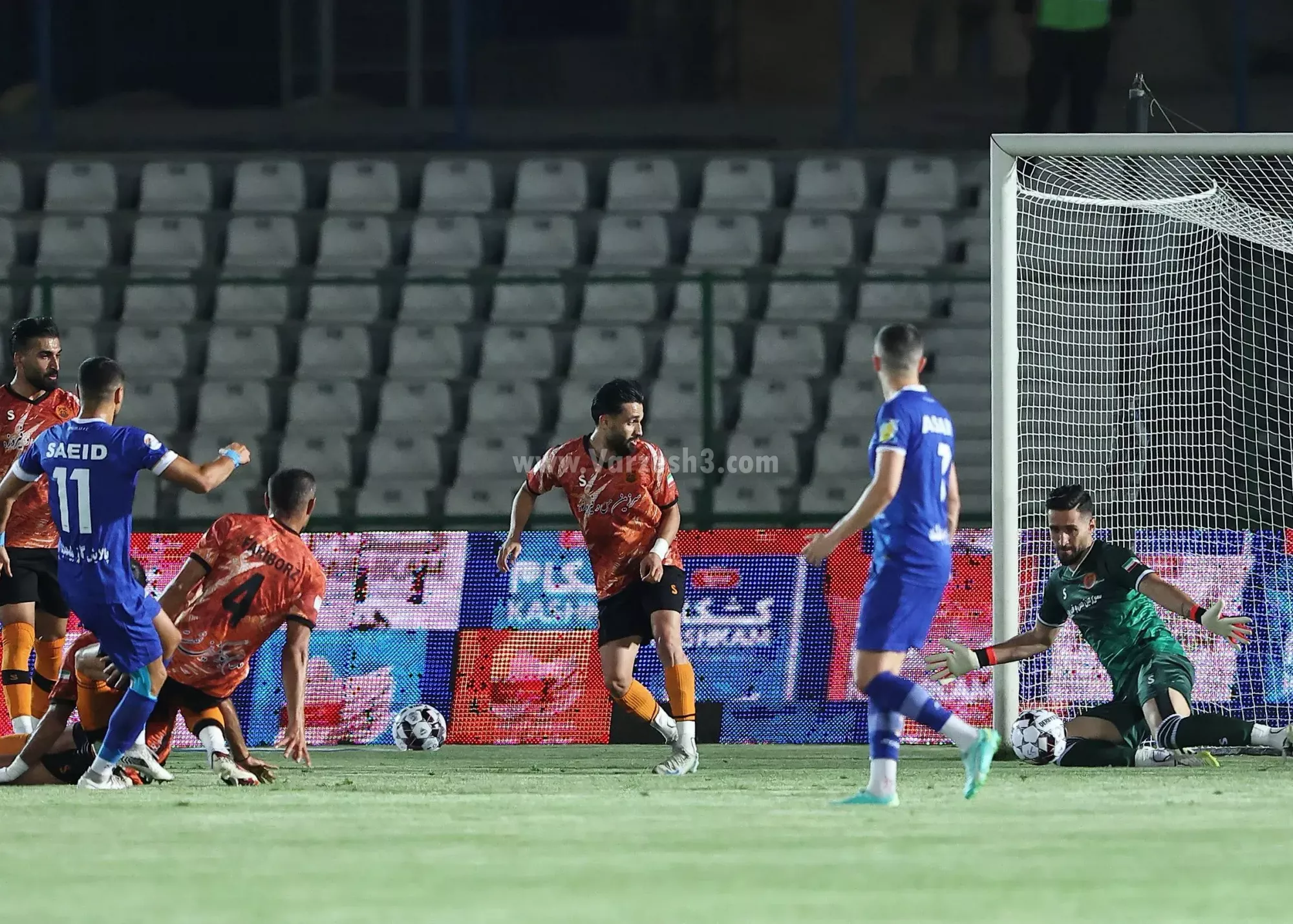 تصویر خبر: قویدل مانع از اولین گل استقلال شد