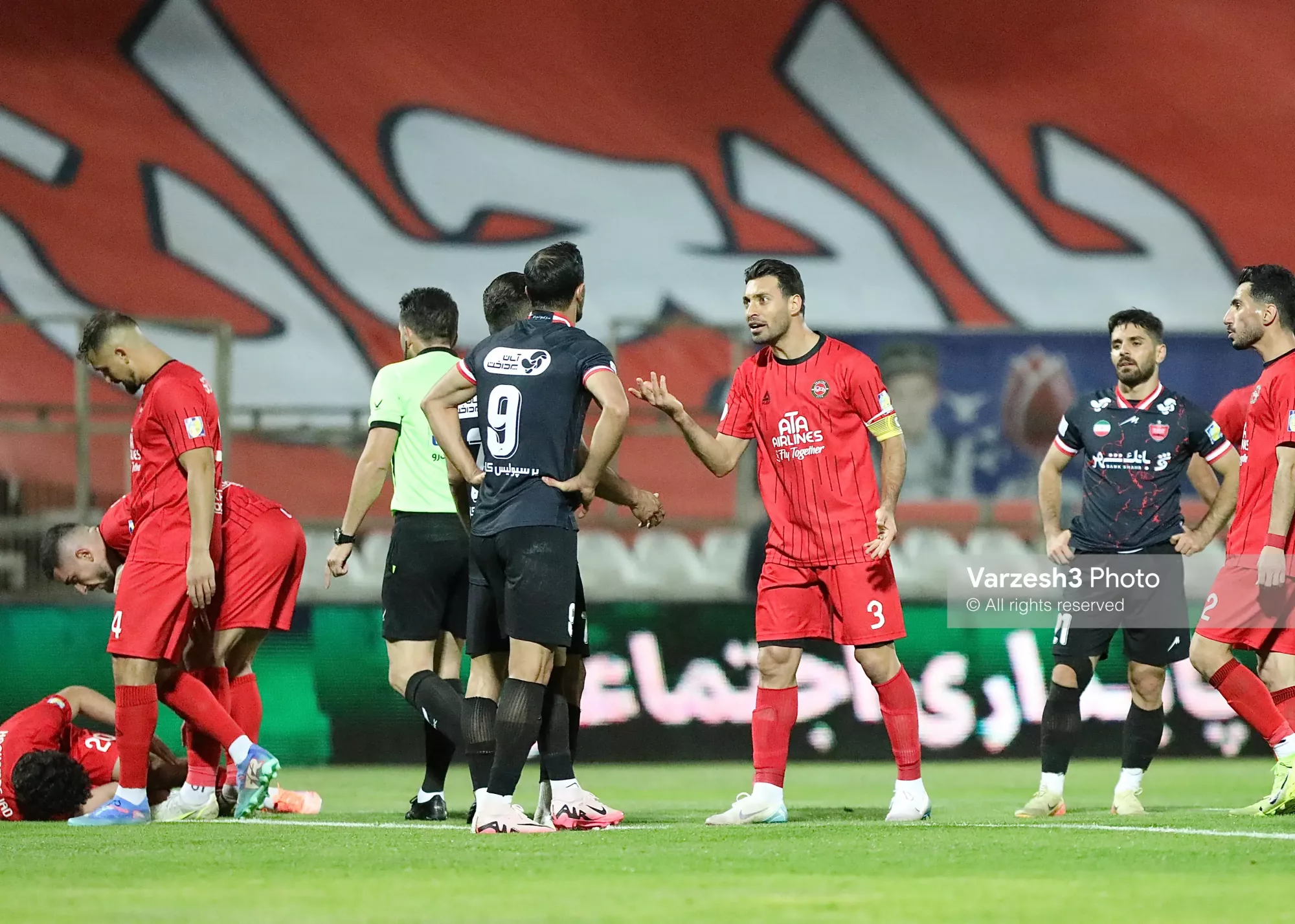 تصویر خبر: قطعی و فوری: دیدار پرسپولیس و تراکتور بدون حضور تماشاگران