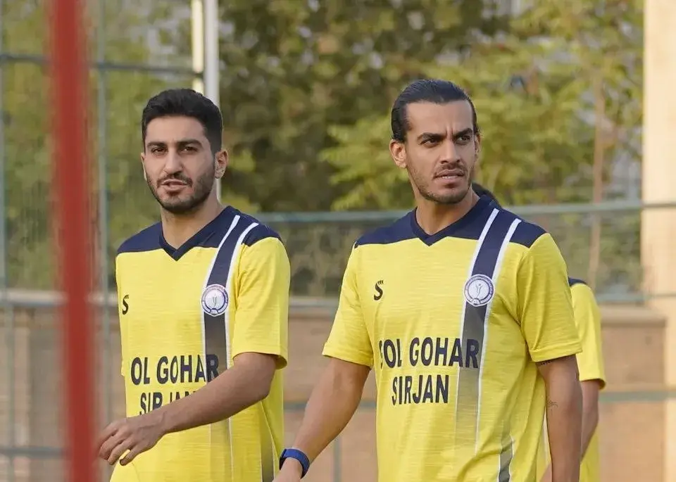 سه ساعت انتظار گل‌گهر در فرودگاه به دلیل تأخیر پرواز