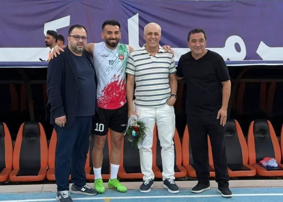 تقدیر از حمید علیدوستی توسط خداداد و حبیبی‌نژاد