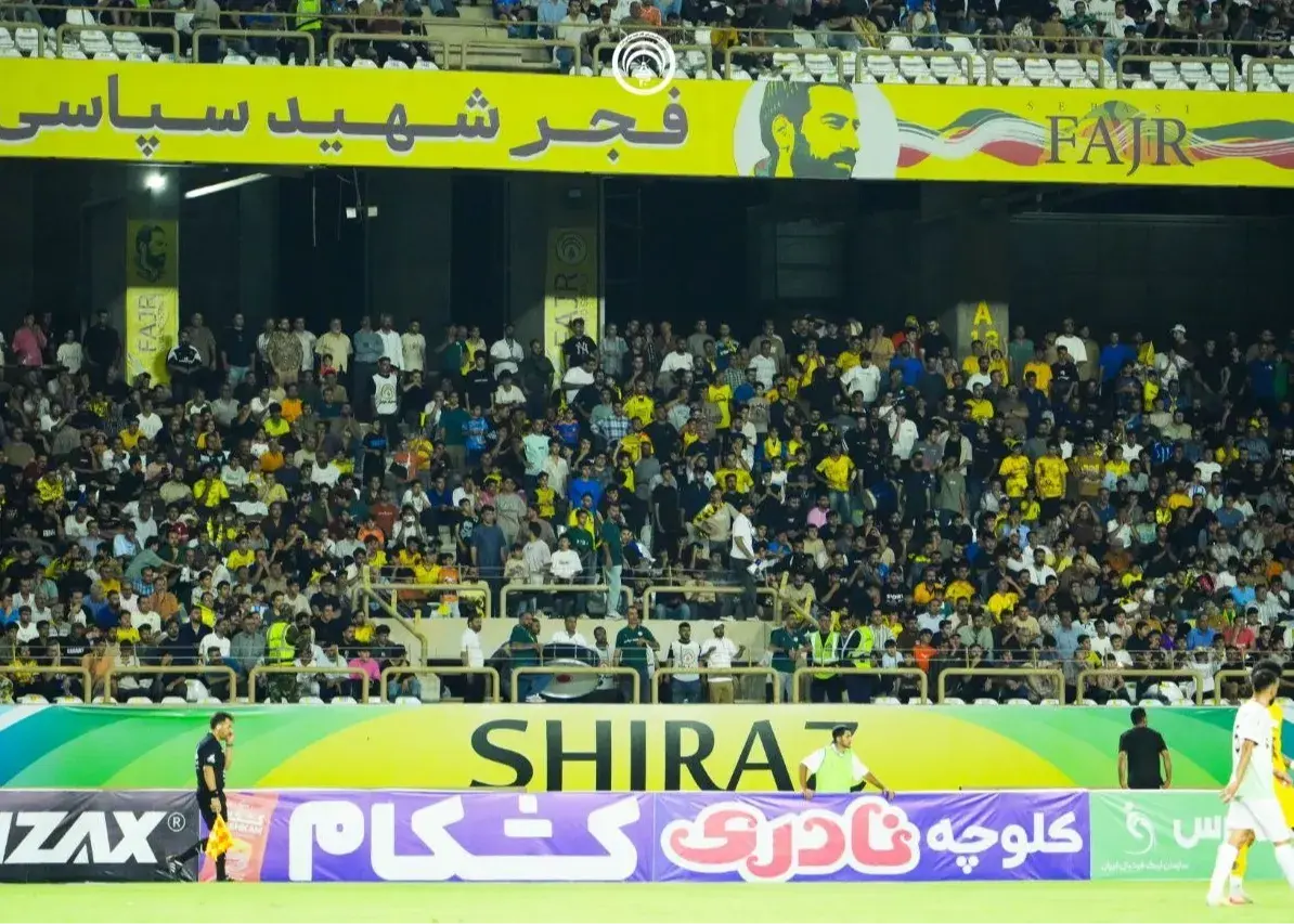 تودهور ورزشگاه پارس شیراز به خشم آمده و ترک کردند!