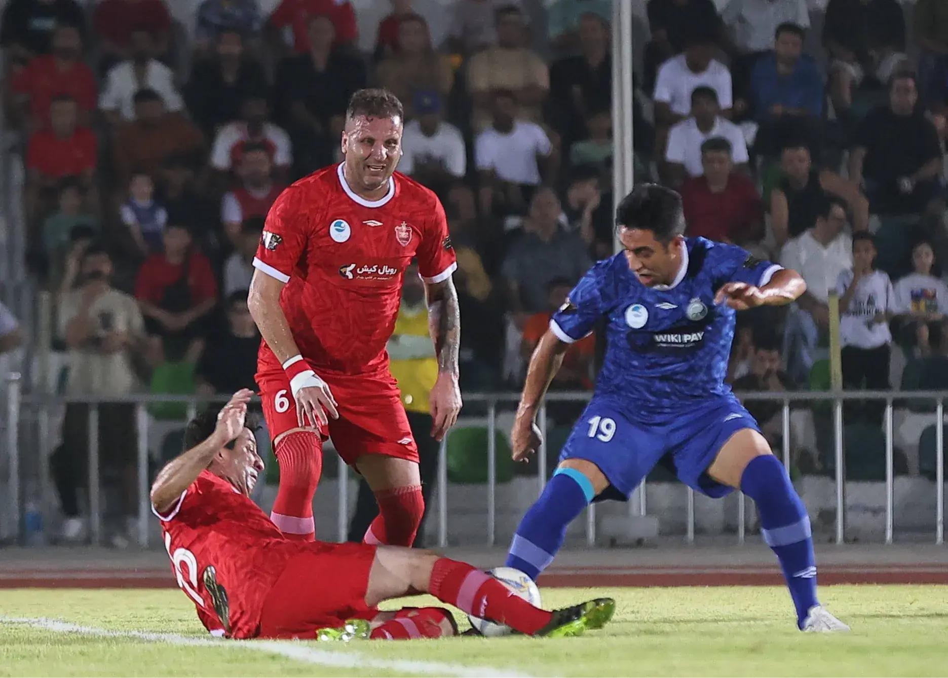علت پیروزی 4-3 آبی‌پوشان در دربی پیشکسوتان کیش!