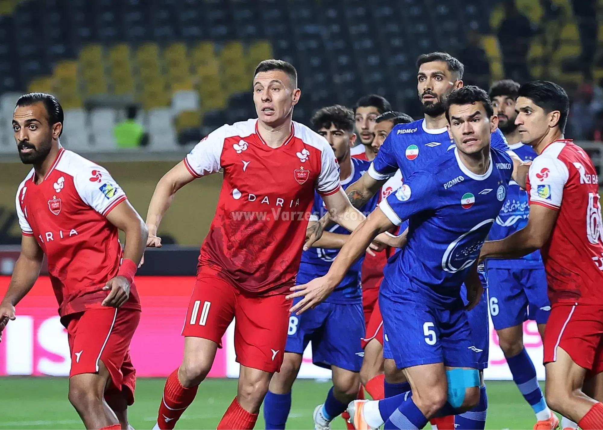 تصویر خبر: زنده: دربی ۱۰۷ استقلال و پرسپولیس بدون گل