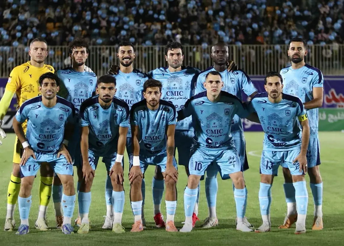 بازگشت ستاره چادرملو با بازوبند کاپیتانی و ارائه پاس گل (عکس)