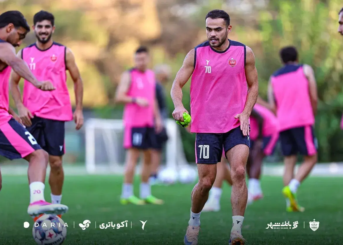 تصویر خبر: تعجب کادر فنی پرسپولیس از اورونوف!