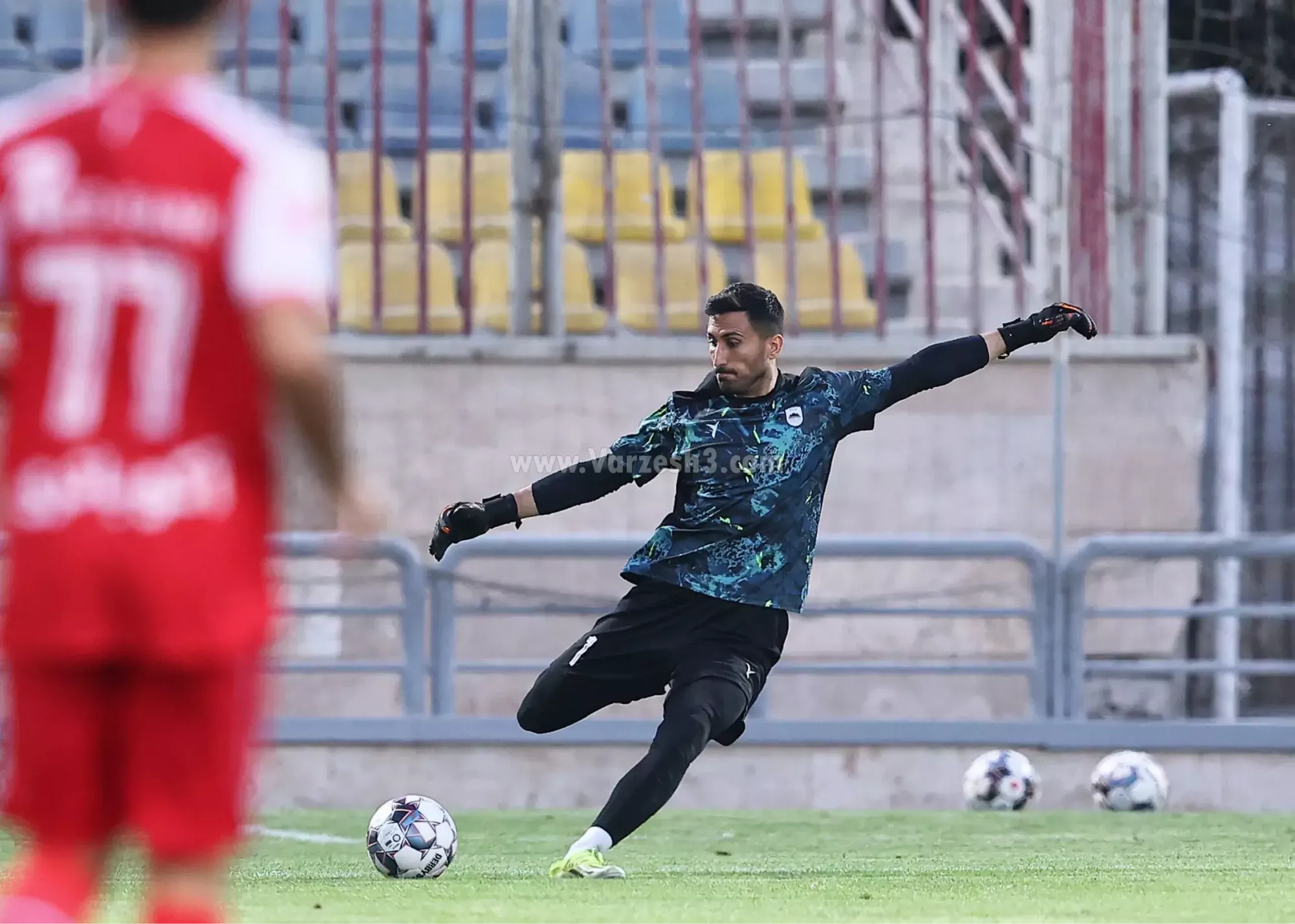 صدقی دیوار چادرملو مقابل پرسپولیس (تصاویر)