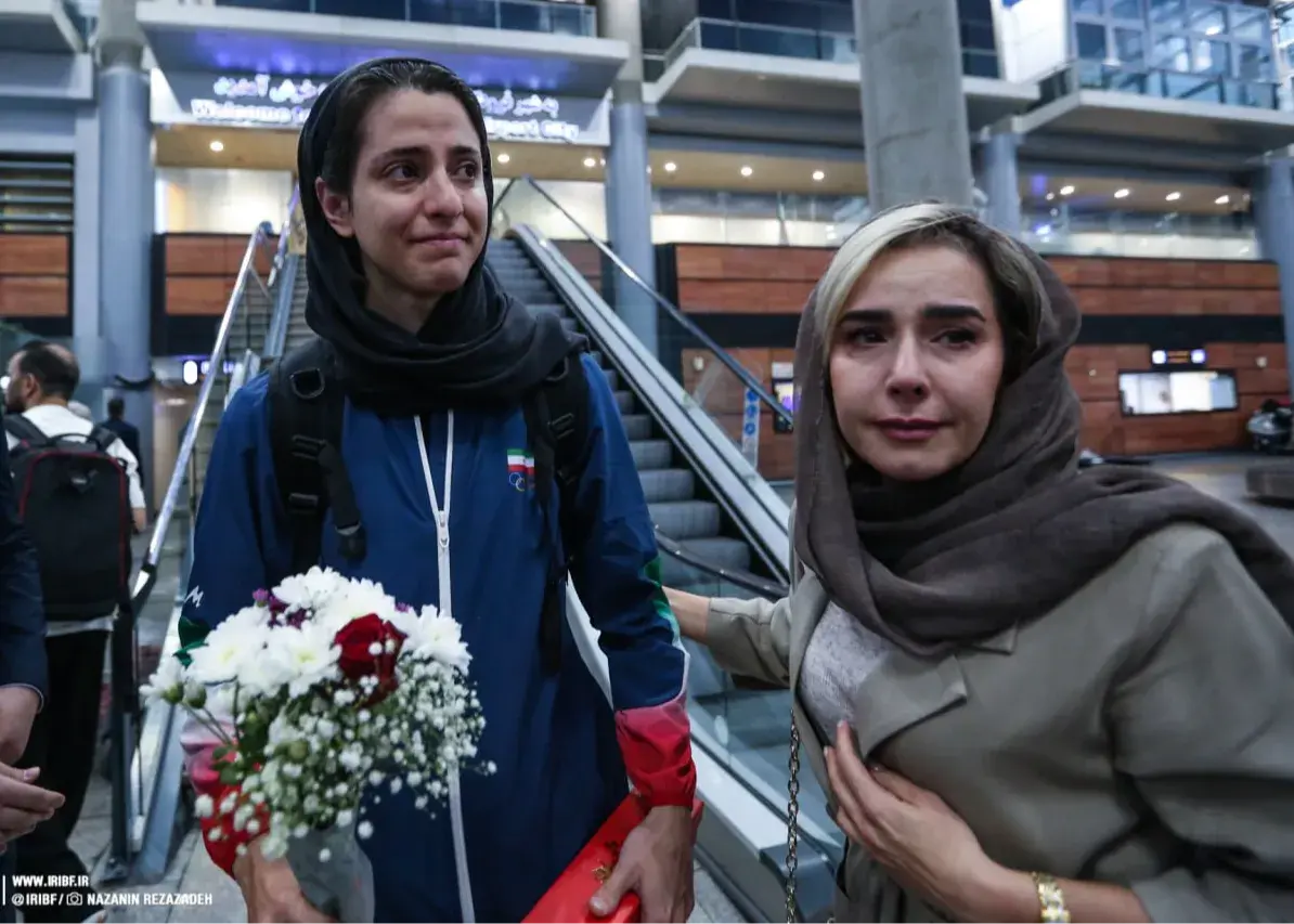 نمایش تلخ اشک‌ها در فرودگاه: دختران بسکتبال ایران در آغوش خانواده‌ها