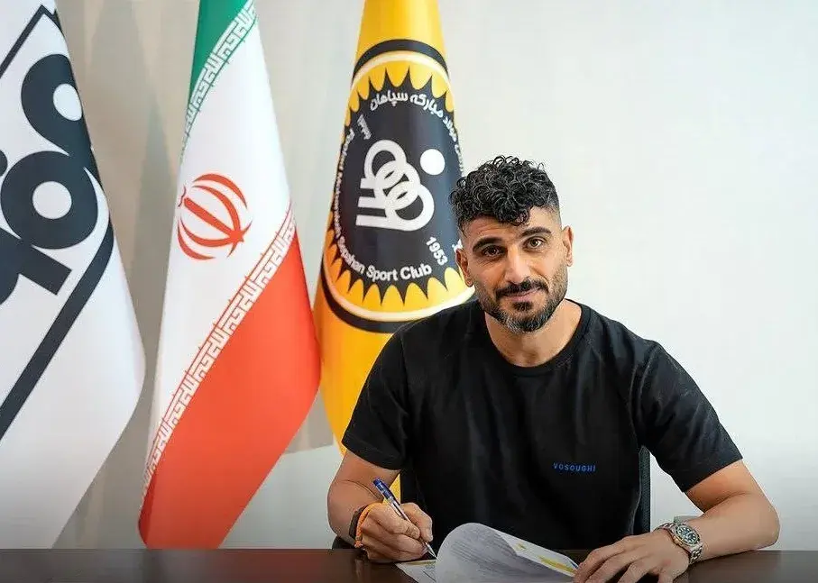 سپاهان همچنان در بازار نقل و انتقالات فعال است، تمدید قرارداد با مدافع چپ