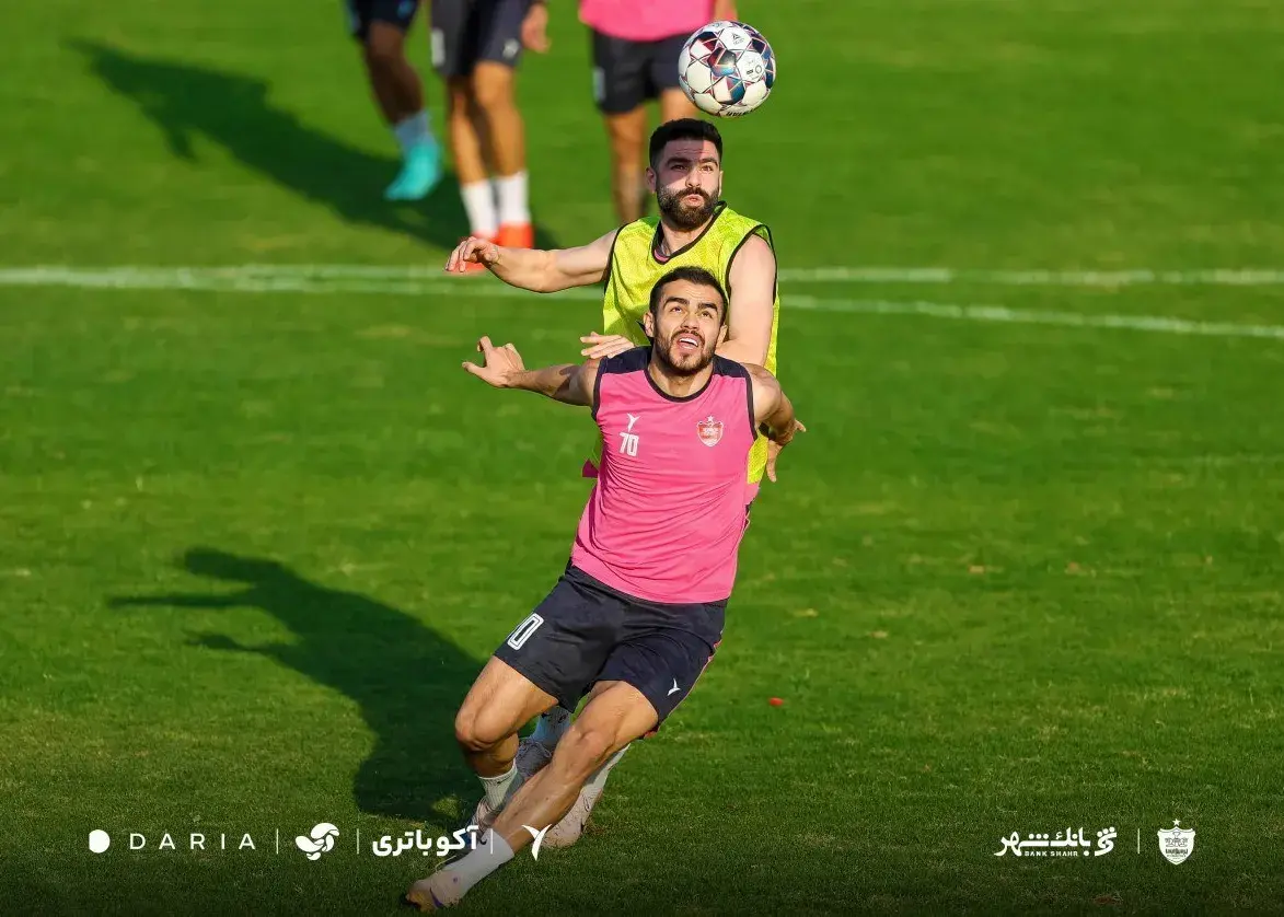 تصاویر انگیزشی اورونوف، شیرینی در دل هواداران پرسپولیس!