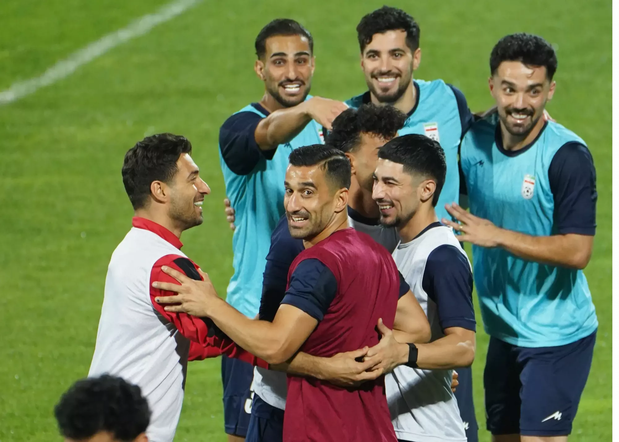 تصاویر جالب توجه از رفتار بازیکنان و کادر فنی تیم ملی در فرودگاه!