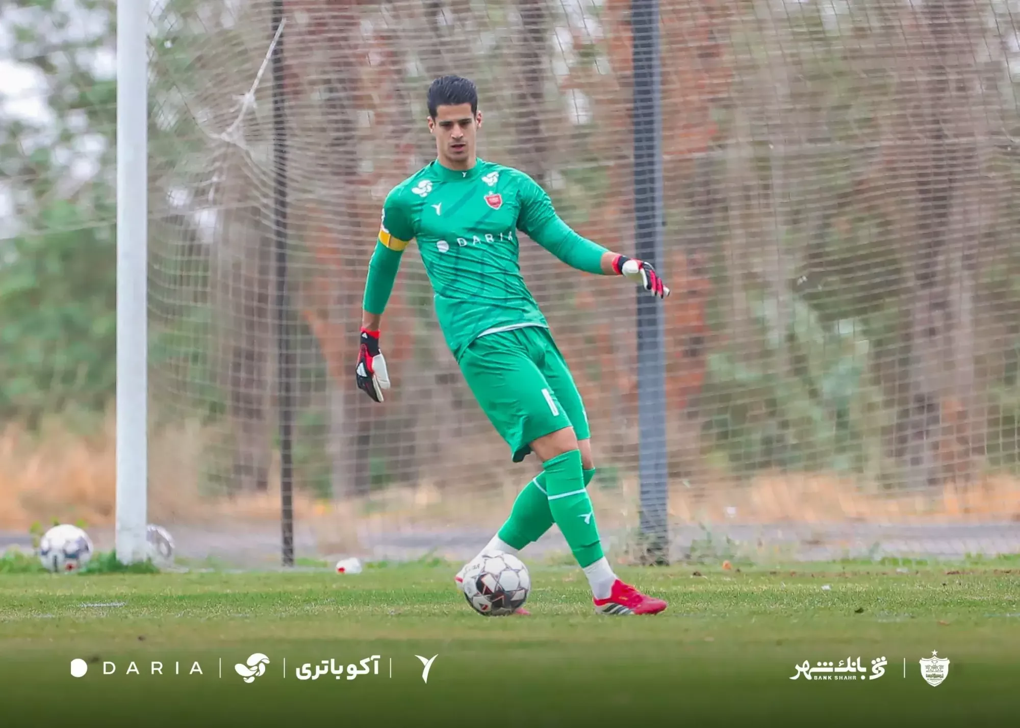 پارچگی که سنگربان پرسپولیس را به خود می‌پذیرد!