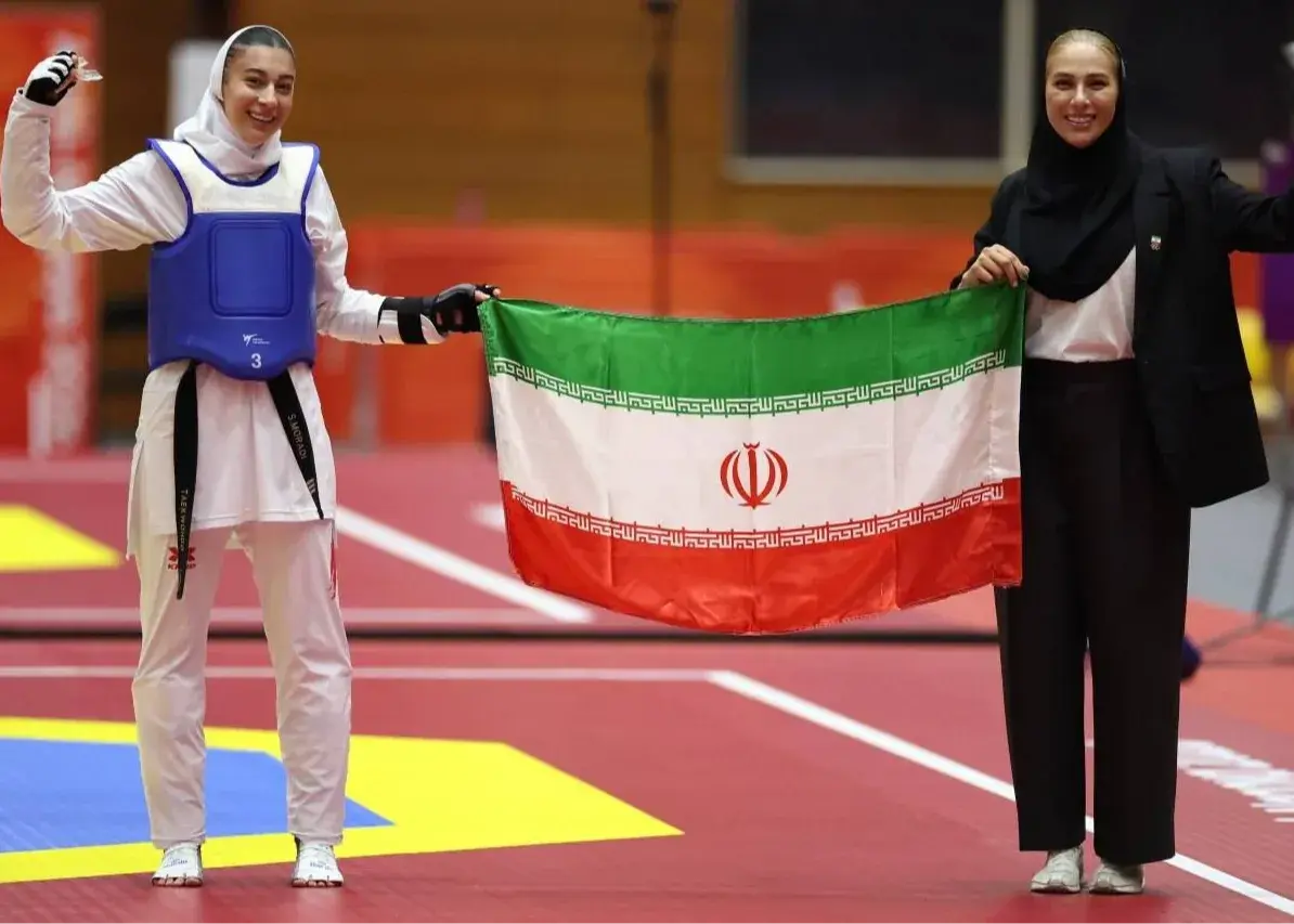 اعطای جایزه کلان سردار آزمون به قهرمانان تکواندوی ایران