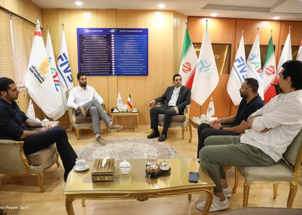 تجمیع نسل فرهیخته والیبال ایران در کاخ ریاست فدراسیون (تصاویر)