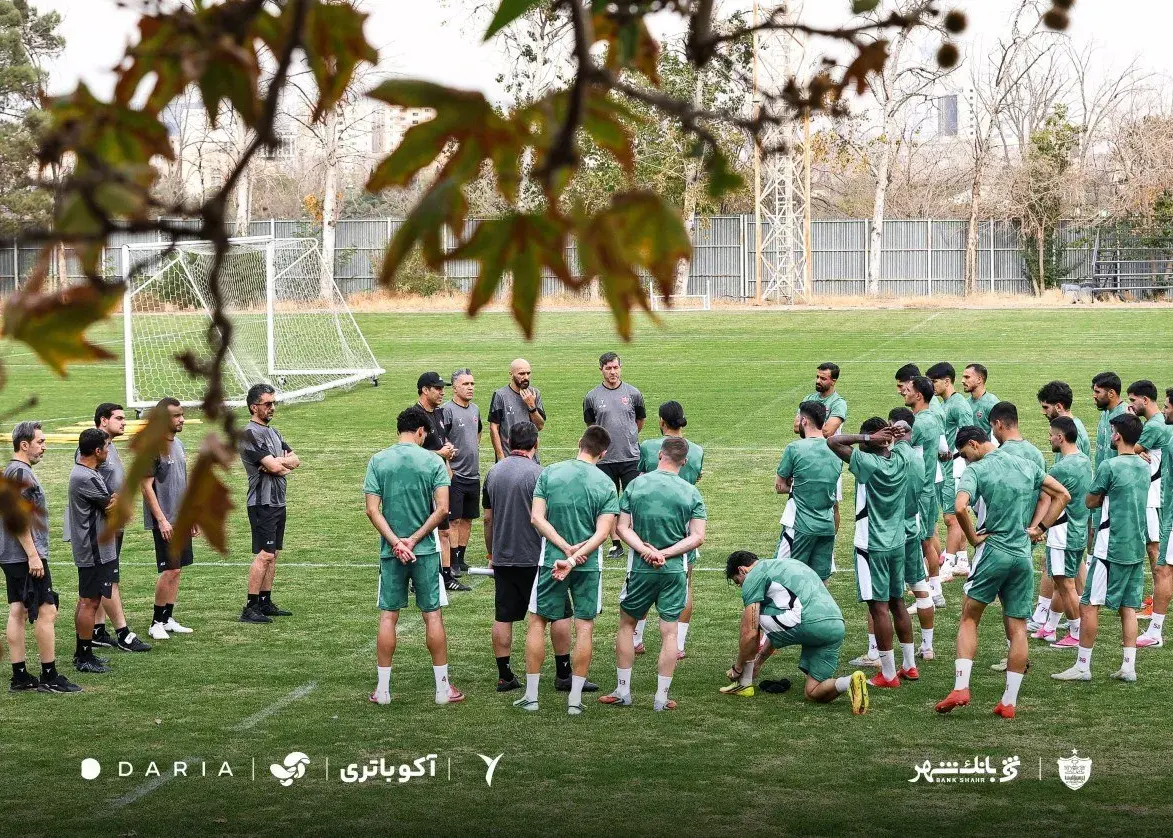 تصویر خبر: قطعی شدن غیبت دو مدافع پرسپولیس در بازی با صنعت