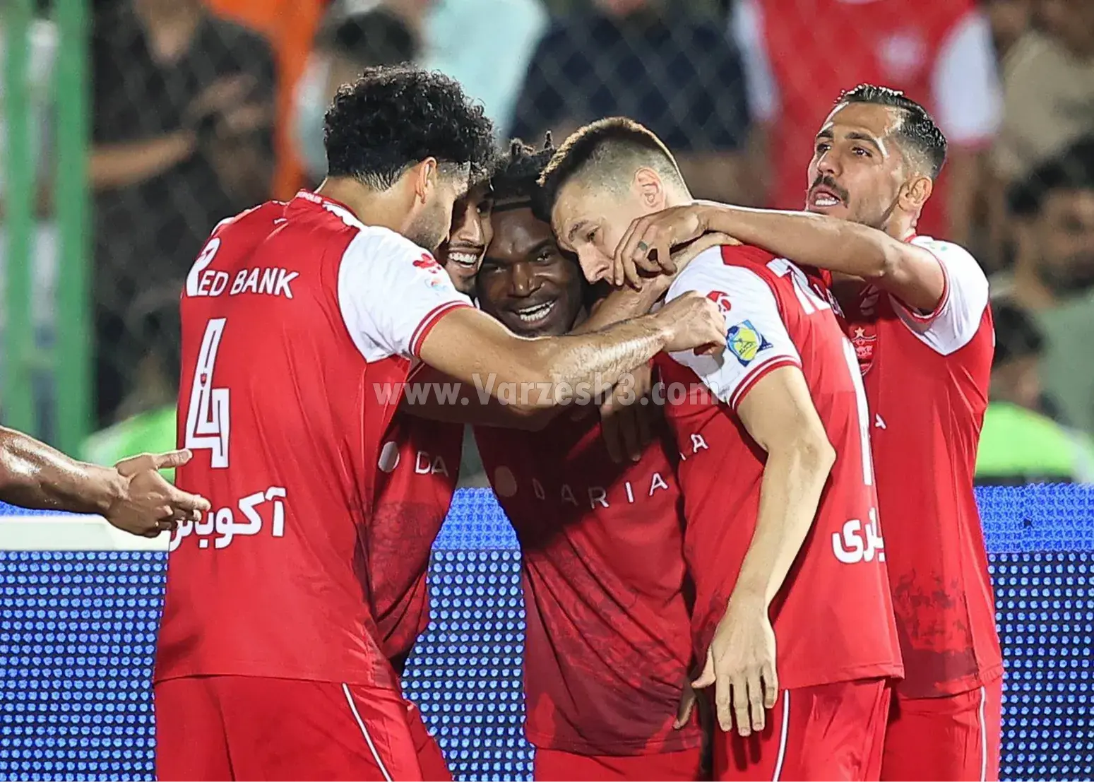 تصویر خبر: وضعیت مدافع چپ پرسپولیس همچنان نامشخص است!