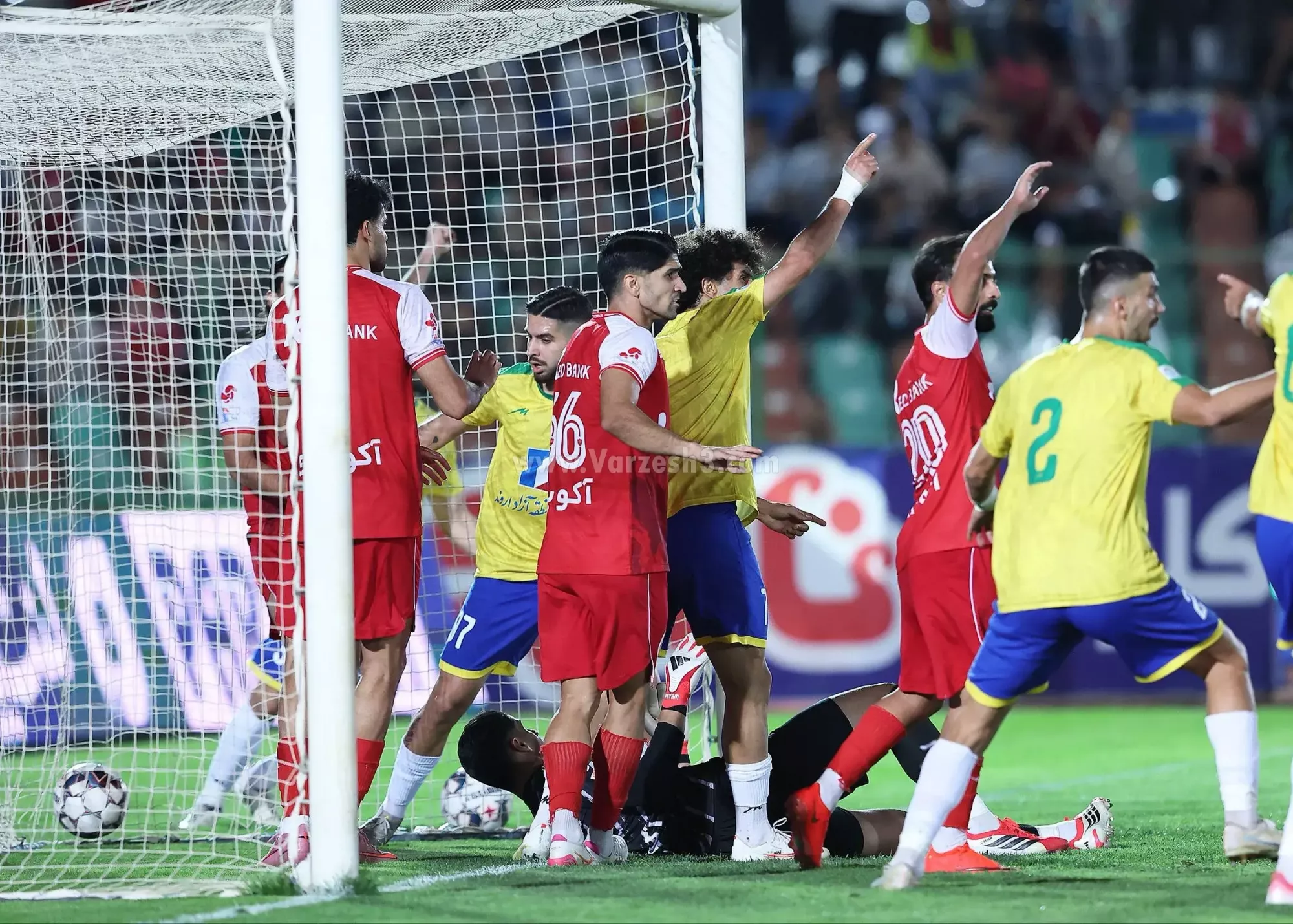 تصویر خبر: شکست سنگین پرسپولیس در برابر نفت آبادان