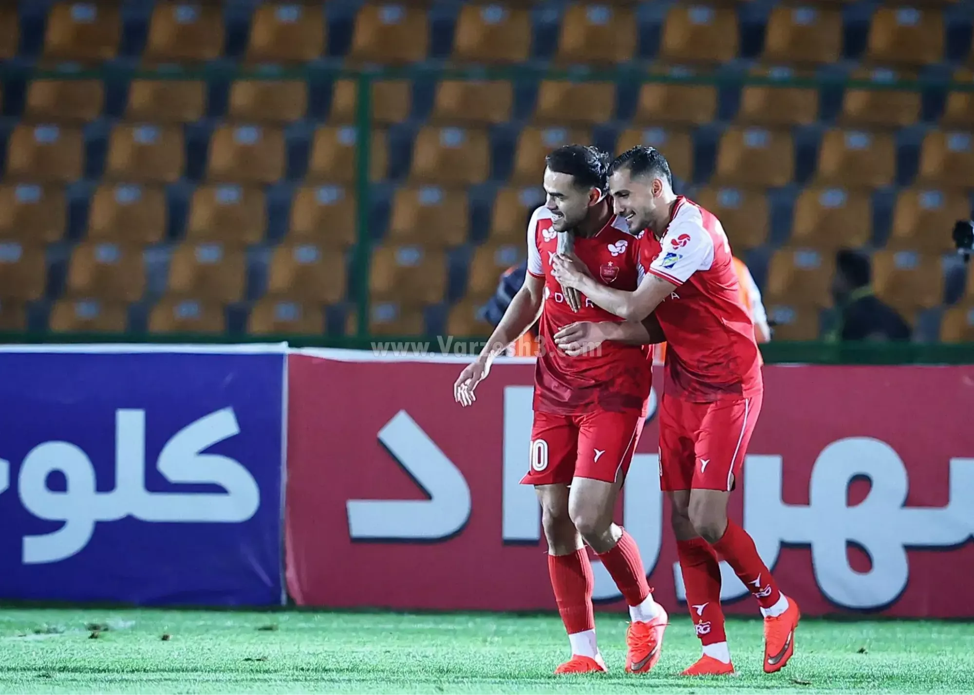 تصویر خبر: اورونوف در کنار یک چهره برجسته تاریخ پرسپولیس!